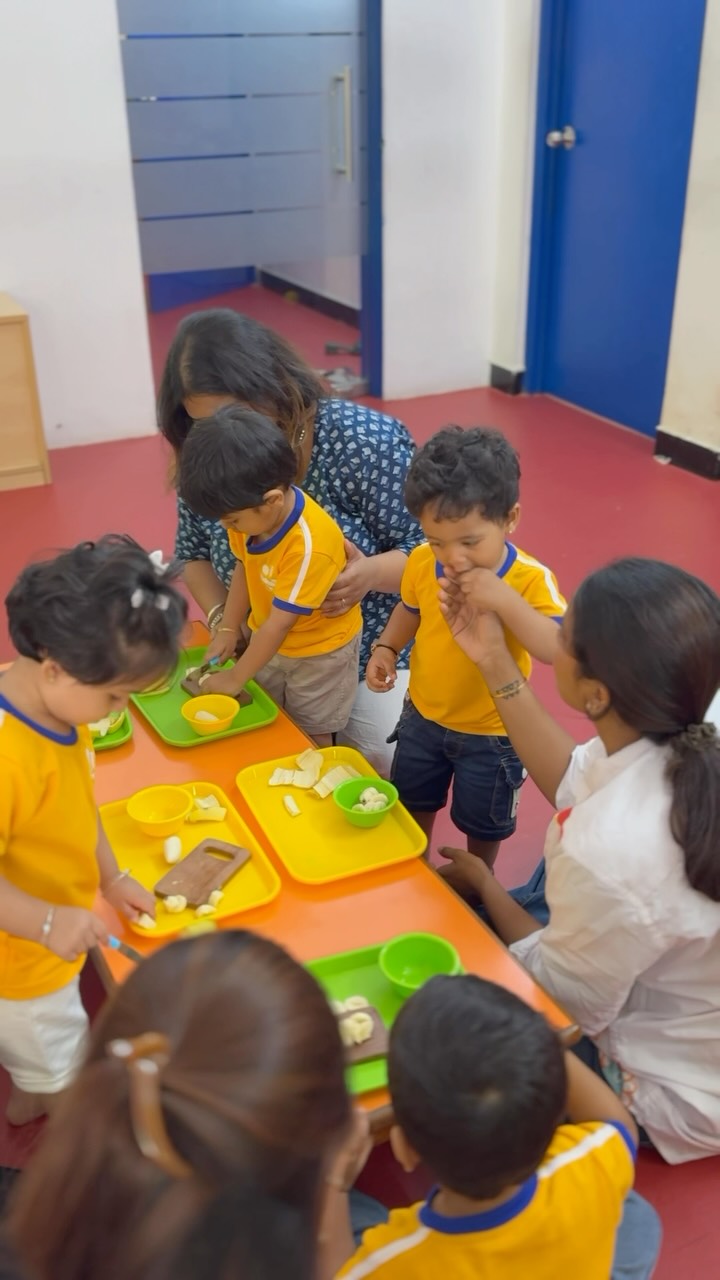 Because everything is a little more exciting when you get to explore it with Mamma. 🤍

From slicing bananas to feeling, smelling and splashing with citrus fruits, our little ones had the sweetest sensory adventure! 🍌🍊🍋
.
.
.
(sensory play, sensory exploration, sensory activity, early learning, learning through play, hands-on learning, toddler activities, mommy class, little explorers, curious minds, childhood exploration, play based learning, experiential learning, preschool activities)