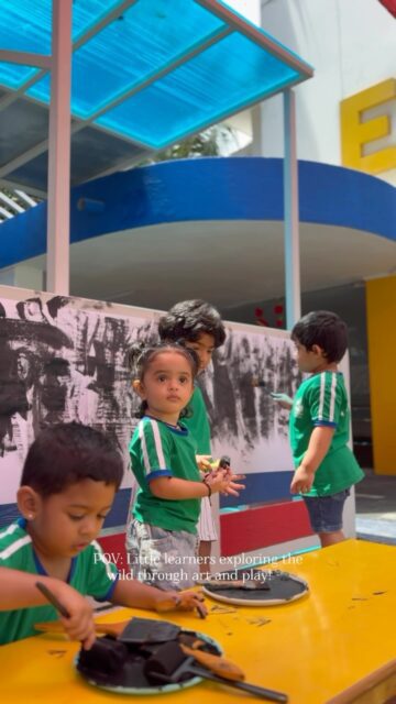 Our little learners explored the wild through art, using roller brushes to create zebra stripes and bringing their zebras to life with their very own finishing touches 🦓
.
.
.
(Zebra craft, Wild animals theme, Preschool activities, Learning through play, Creative exploration, Fine motor skills, Early childhood learning, Elemenopy)